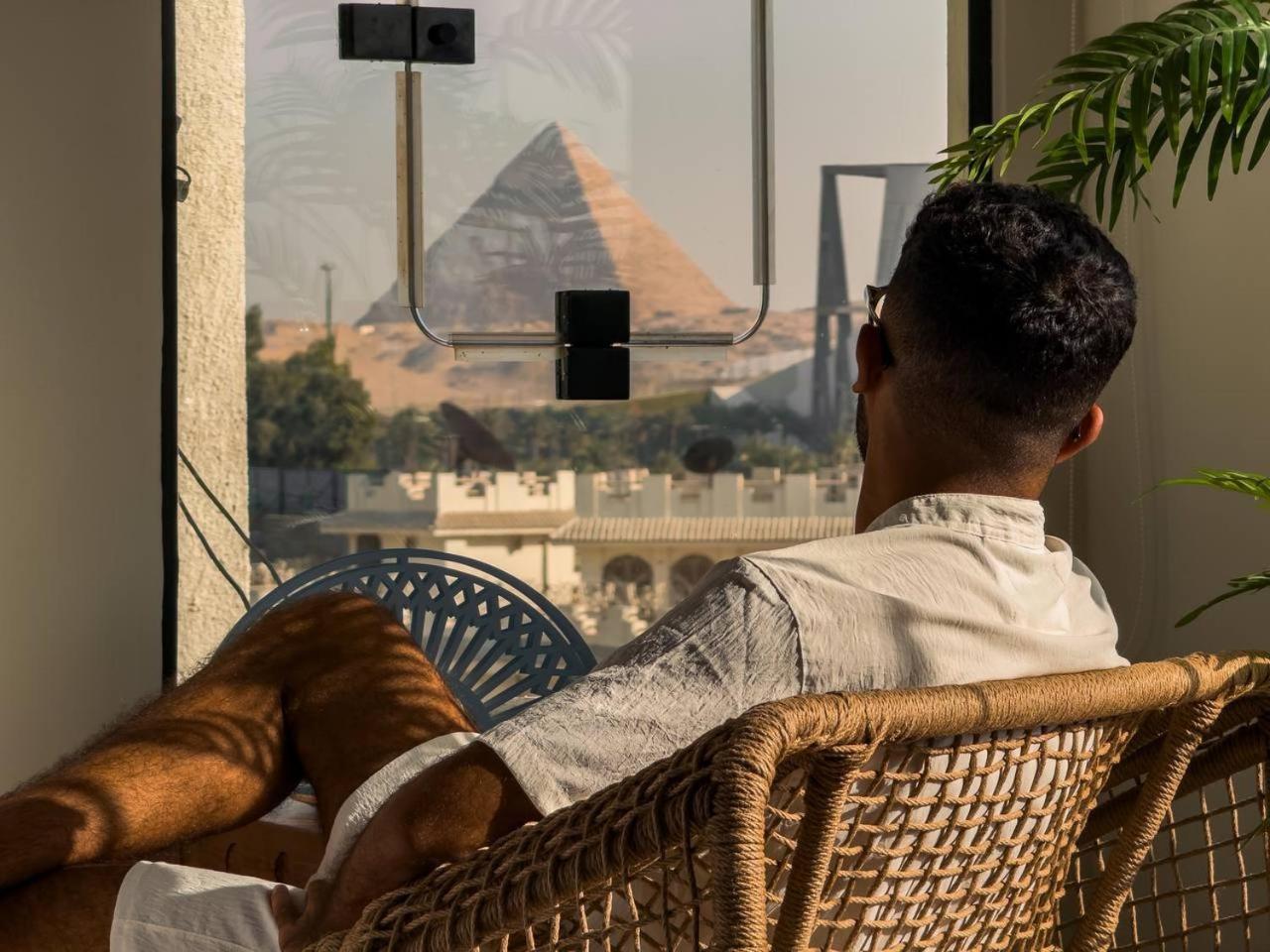 Fancy Pyramids' View, Giza's Gem Caïro